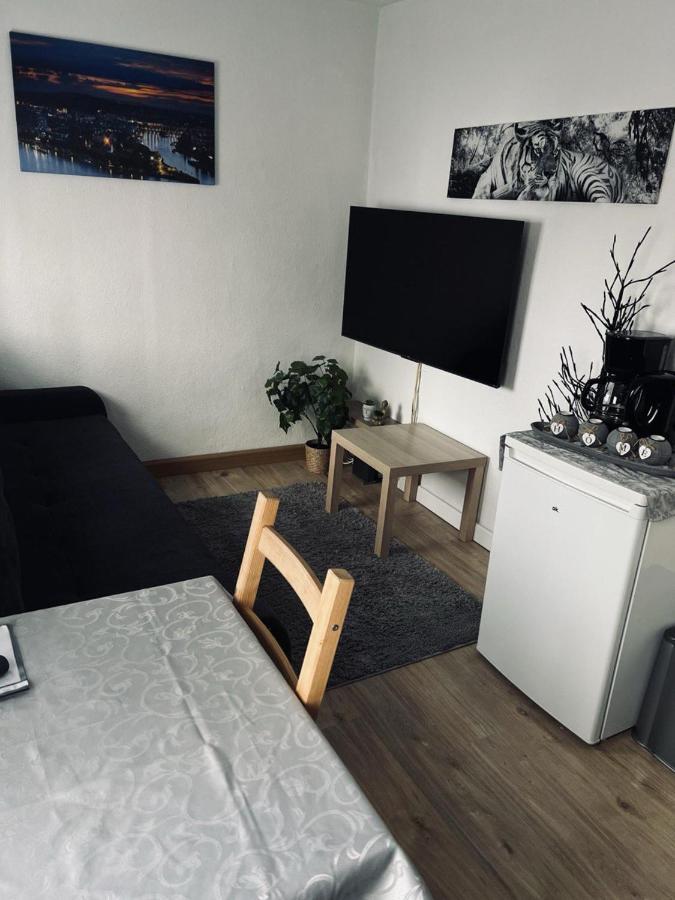 Lovely 1-Bed Apartment In Koblenz Coblença Exterior foto